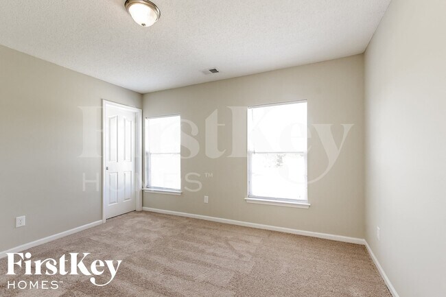 Building Photo - 1102 Eastwood Dr
