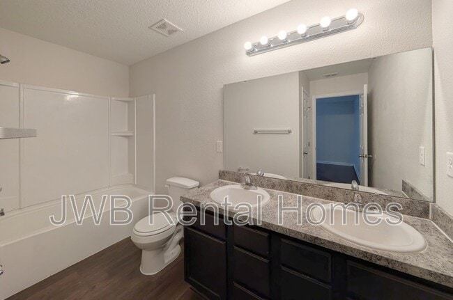 Building Photo - 8742 Cocoa Ave
