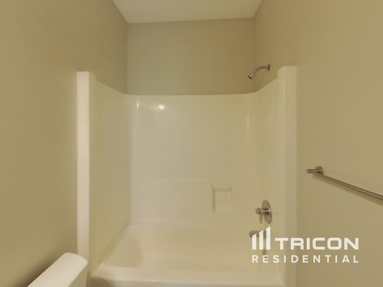 Building Photo - 2739 Zumbrota Cir NE