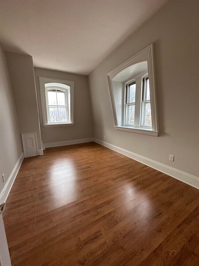 Building Photo - 241 Middle Street
