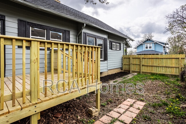 Building Photo - 4612 E New York St