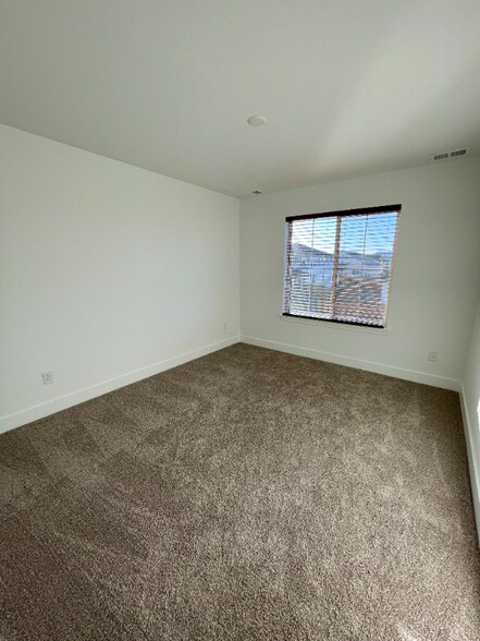 Building Photo - 2657 Mondt Ln