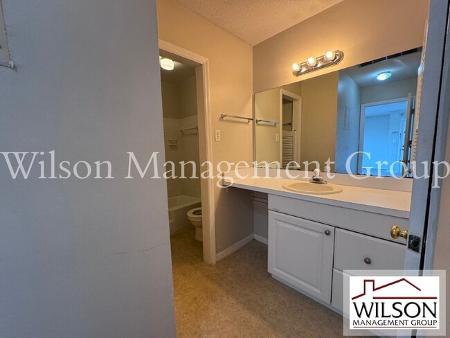 Building Photo - 525 Georgetown Dr