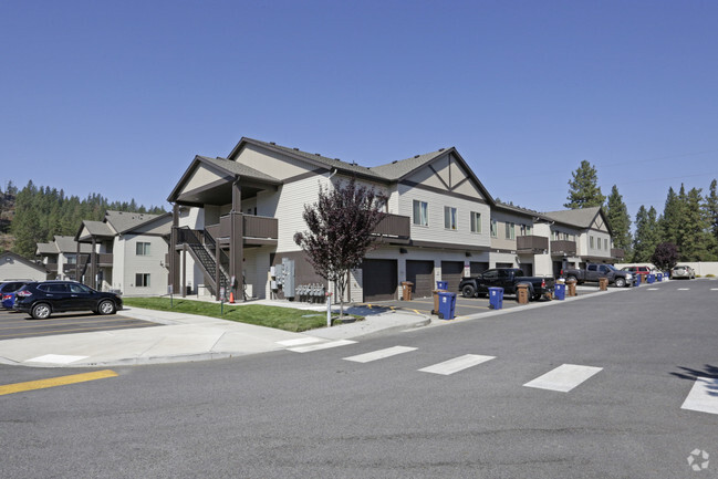 Building Photo - The Residence at River Run