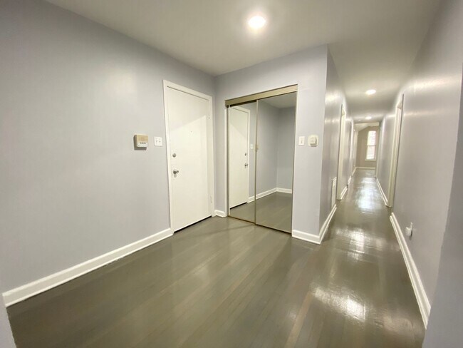 Interior Photo - 906 Montrose