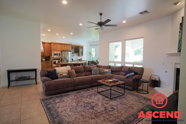 Building Photo - Beautiful Home Near Liberty High School!