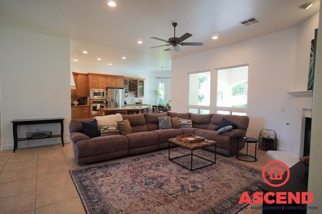 Building Photo - Elegant 3BD/2BA Home with Office Space in Bakersfield's Desirable 93312 — HOA Community, Gardener...