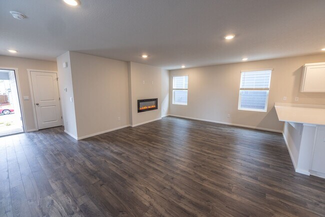 Building Photo - 3 bedroom home in Ridgefield w/ AC - Built in 2024