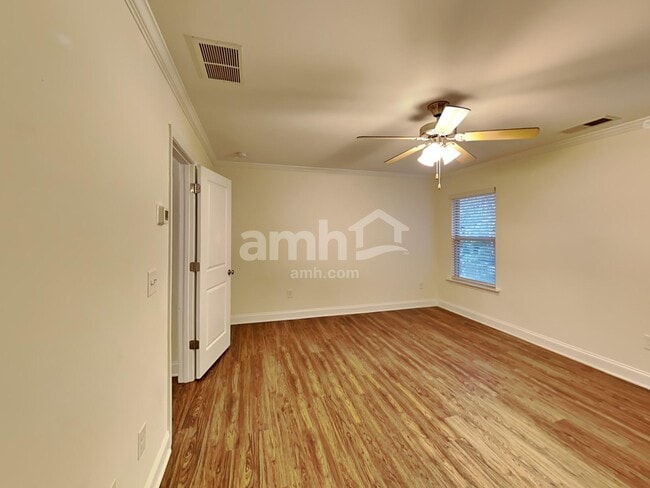 Building Photo - 234 McBee Pl