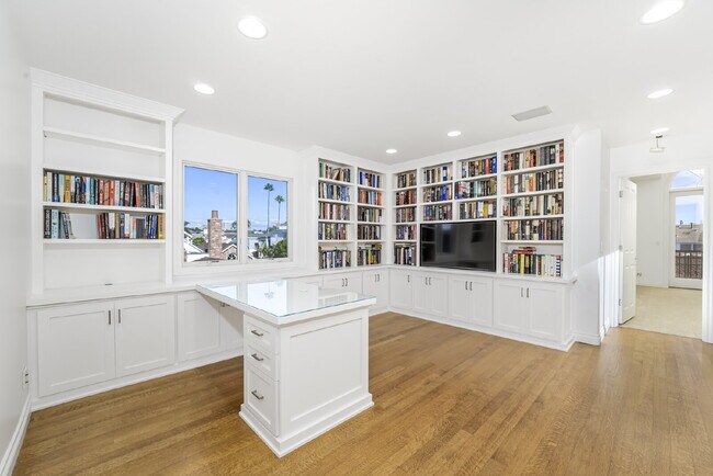 Building Photo - 119 Opal Ave