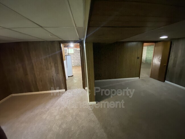 Building Photo - 219 Bells Hill Rd