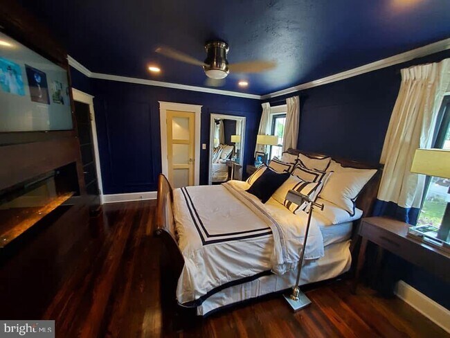 Building Photo - 3302 Richmond Ave