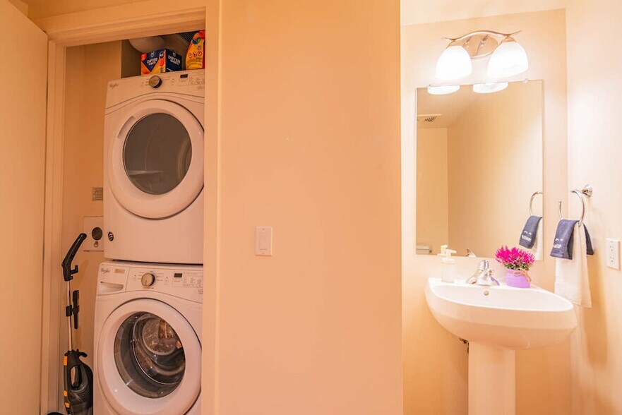 Building Photo - 44 W Monroe St