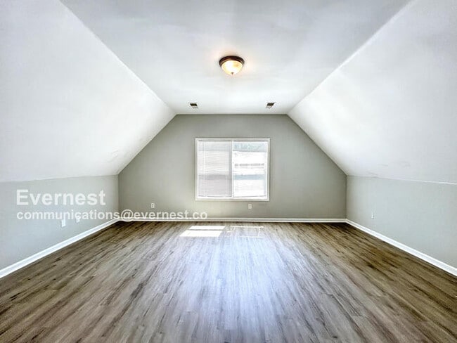 Building Photo - 997 Hubbard St SW