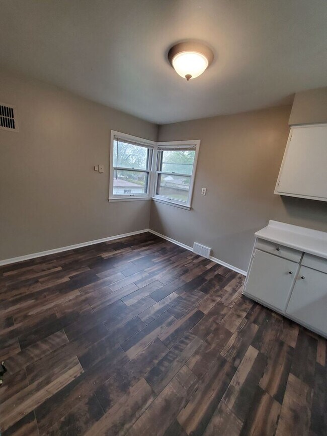 Building Photo - 4953-4955-4955 N 90th St