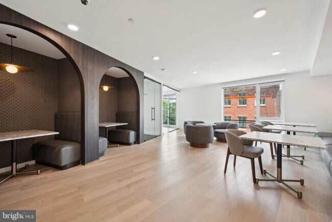 Building Photo - 828 N 2nd St