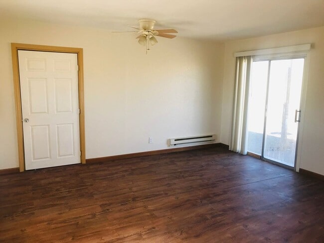 Building Photo - 1070 US-50