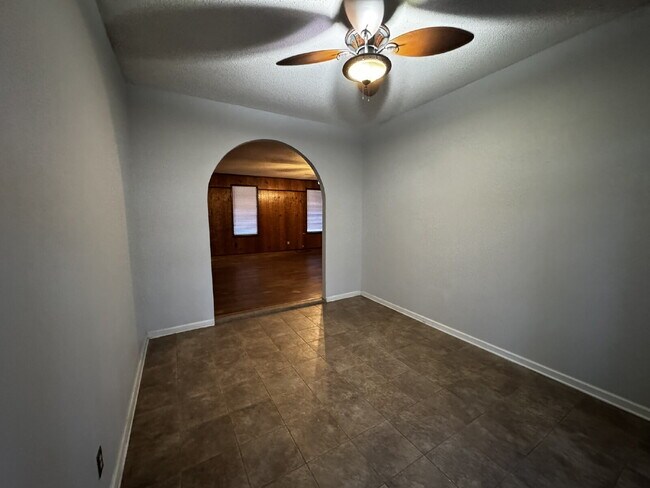 Building Photo - Home For Rent