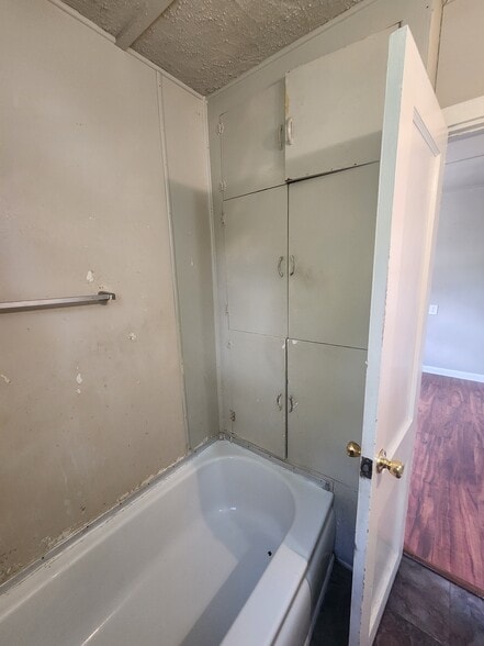 Bathroom - 1471 33rd St NW