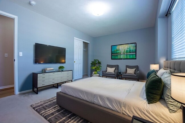 Building Photo - 3 Bedroom / 2 Bath Tri-Level Home Located ...