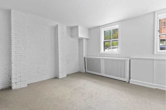 Building Photo - 2 Otis Pl