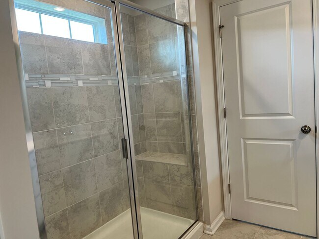 Building Photo - 4/2.5 Townhome Available Now!