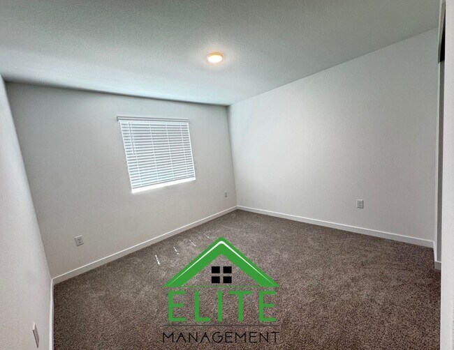 Building Photo - **Brand New 4 Bed / 3 Bath Home in Prime R...