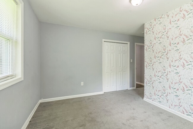 Building Photo - Pet Friendly Mid-Century Modern 4/Bedroom,...