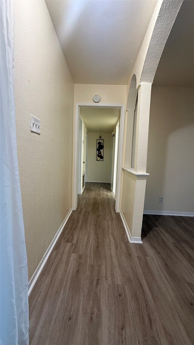 Building Photo - 7107 Sawmill Trail