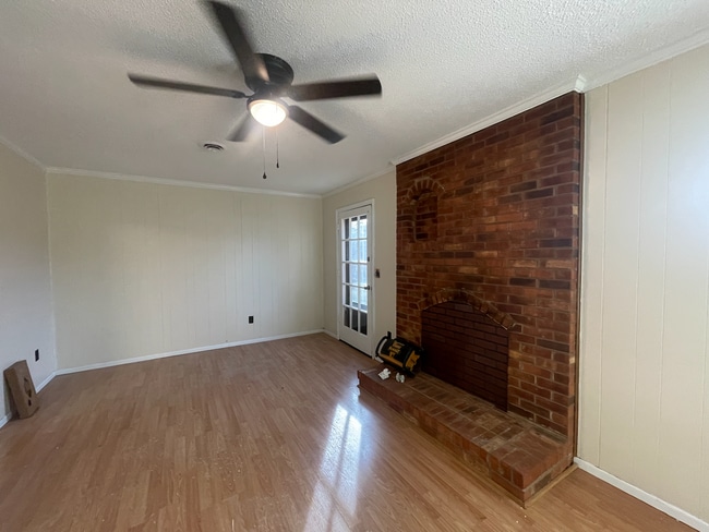 Building Photo - 418 Hillcrest Dr