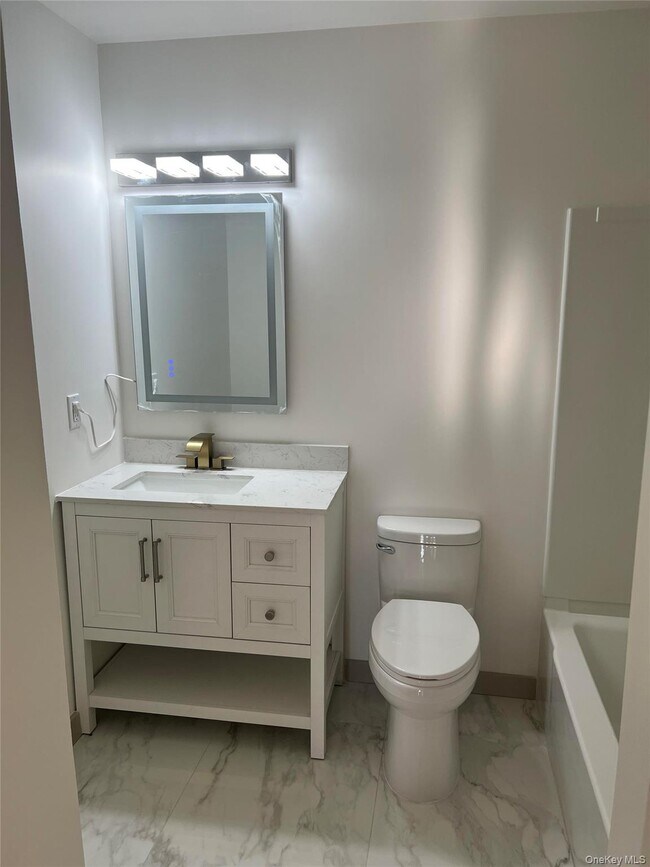 Building Photo - 1 Scenic Vw