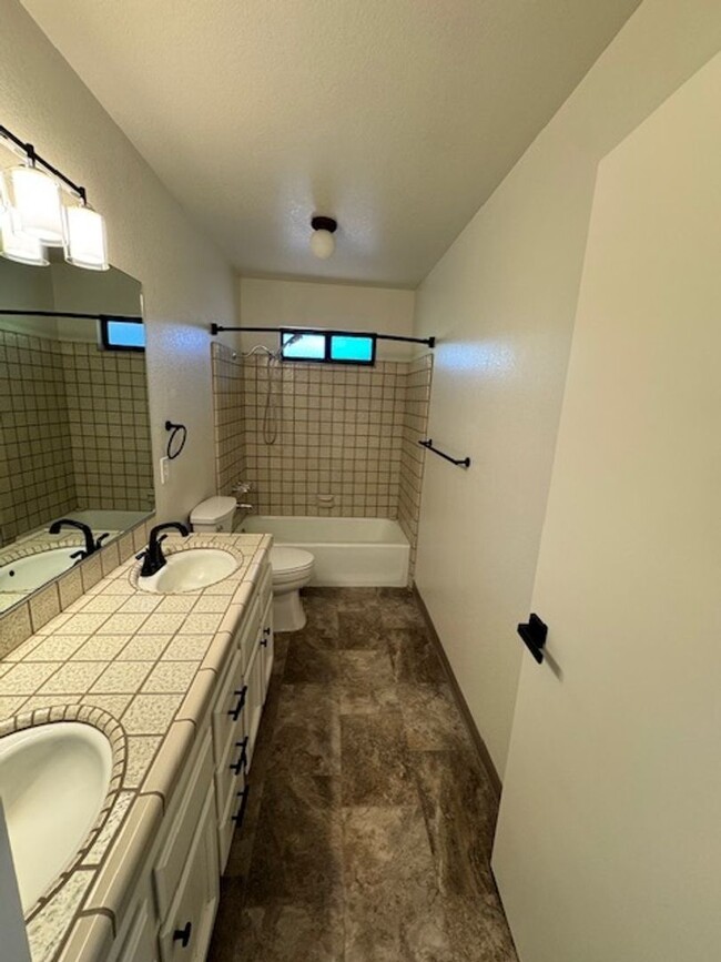 Building Photo - Remodeled home with a view