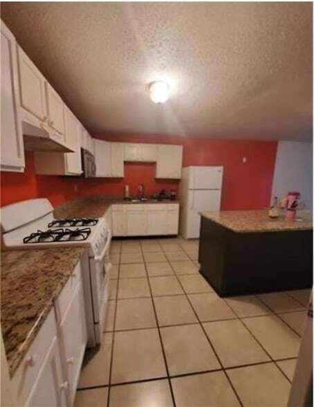 Building Photo - 7201 Salem Dr