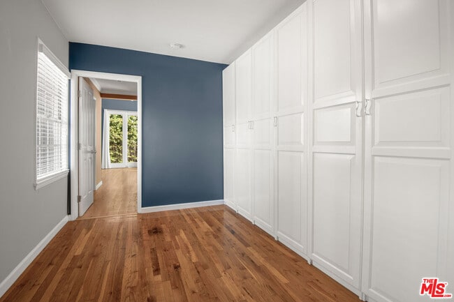 Building Photo - 6218 Balcom Ave