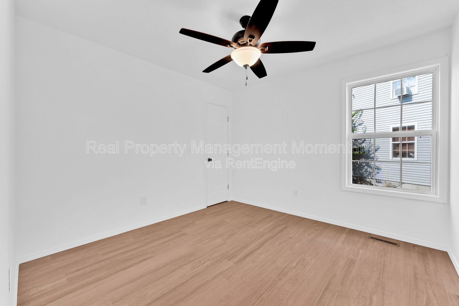 Building Photo - 882 S Hickory Ln