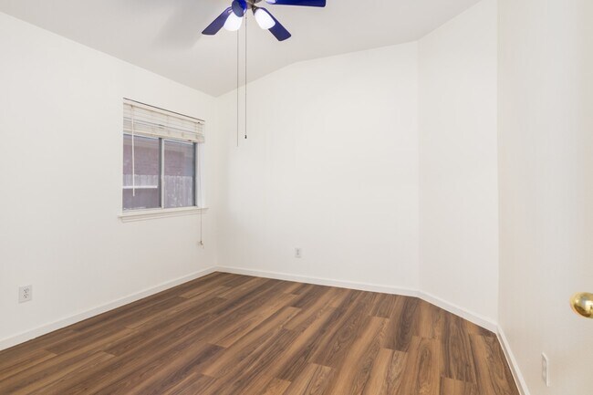 Building Photo - 32350 Cross Spring Park Ln