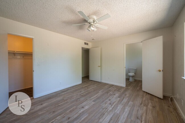Building Photo - Kerman Westside Large 3 Bedroom Home, Bran...