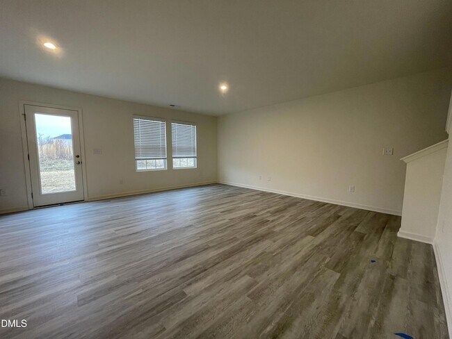 Building Photo - 49 Suhani Ln