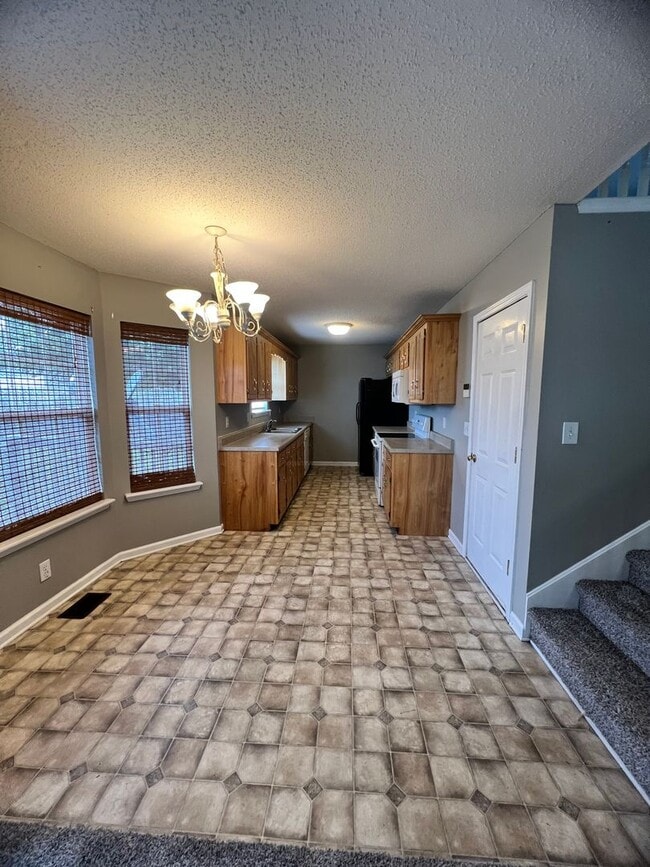 Building Photo - Beautiful Ranch with Bonus Room