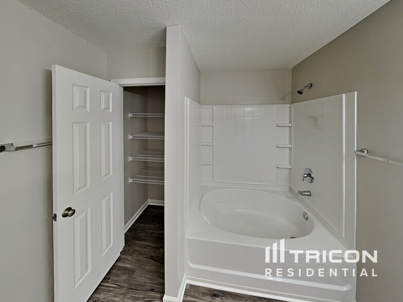 Building Photo - 5040 Liberty Hall Cir