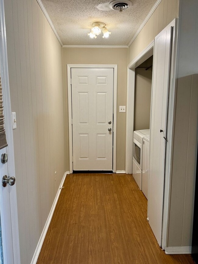 Building Photo - Check Out This 3 Bedroom / 2 Bathroom BRIC...