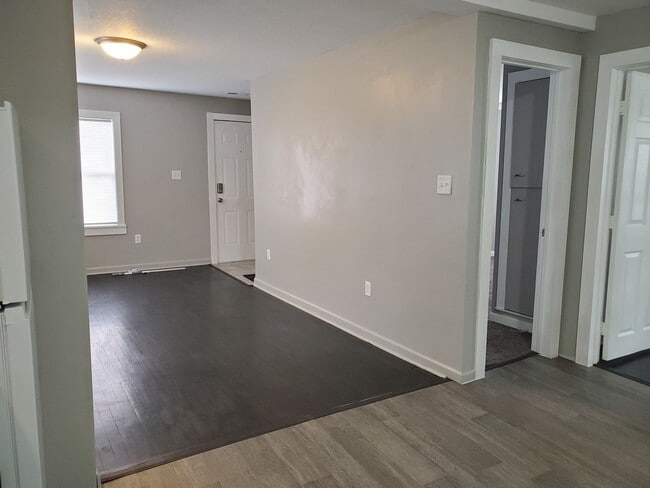 Building Photo - Very nice and recently remodeled 2BR rancher with 1 car garage