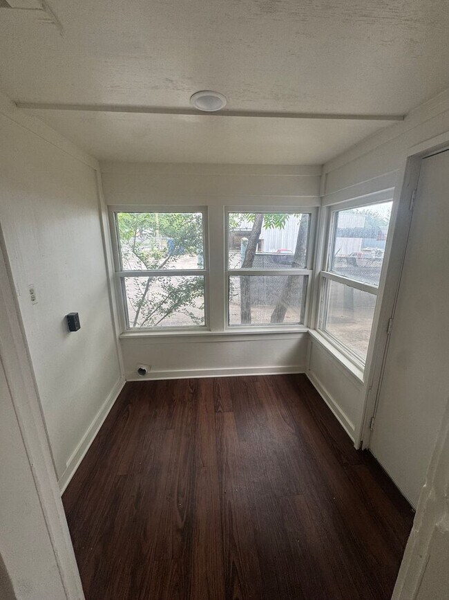 Building Photo - NEWLY RENOVATED - CHARMING 3/2 with STORAGE UNIT and COVERED PARKING
