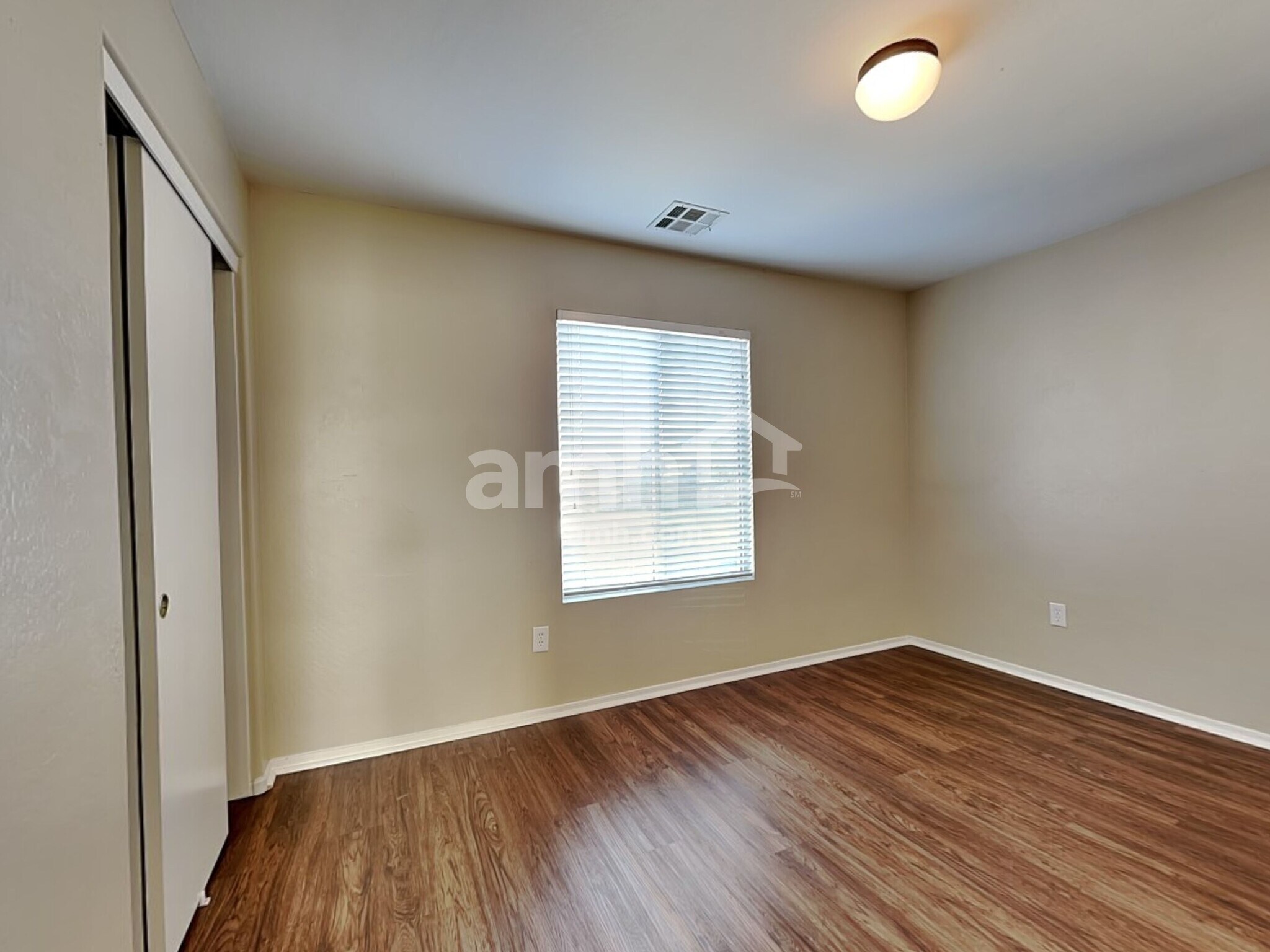 Building Photo - 1521 S 122nd Ave