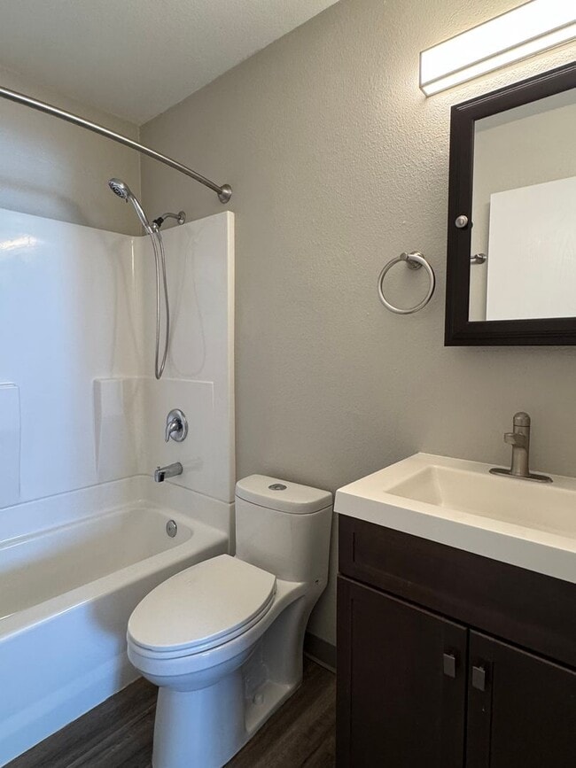 Building Photo - 606 8th St