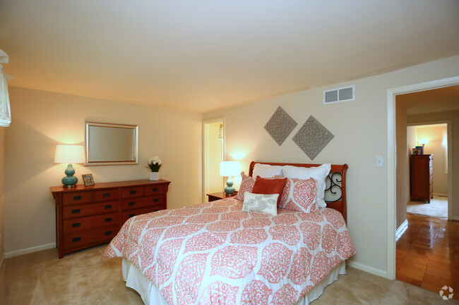 bedroom - Walnut Grove Townhomes*