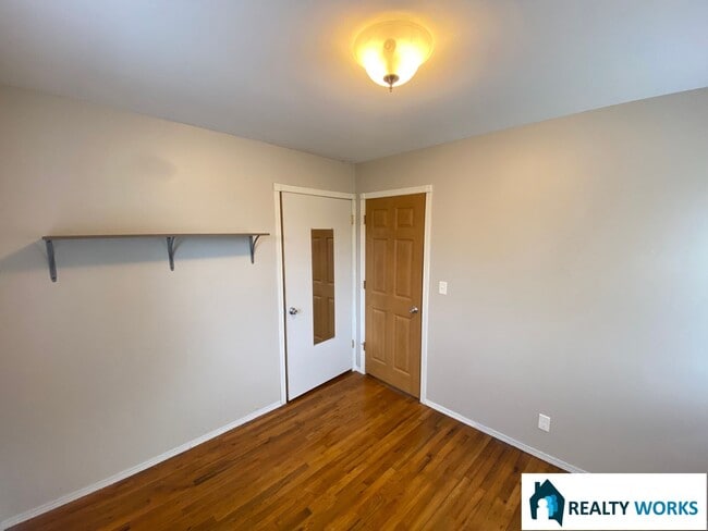 Building Photo - Cute 2 bed Home!