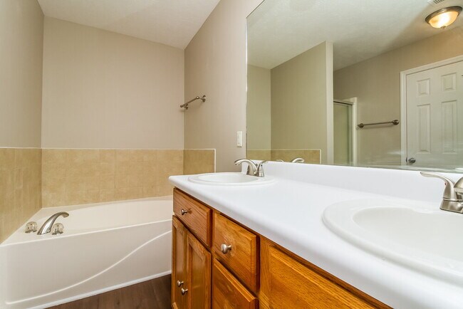 Building Photo - 1431 Westview Dr