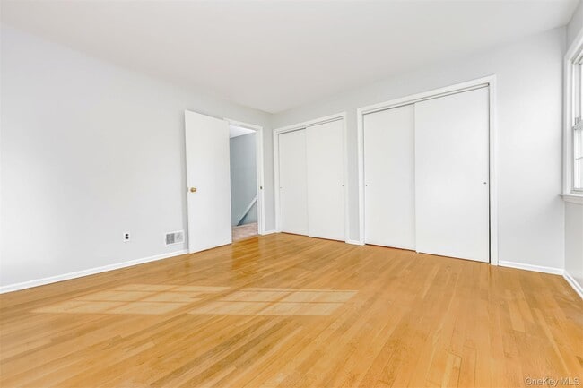 Building Photo - 23 Gladys Dr