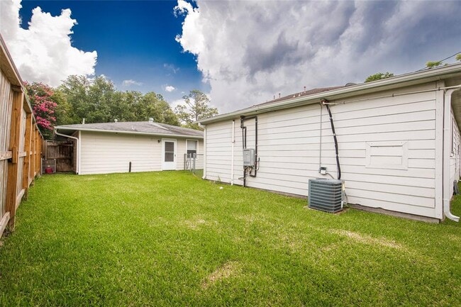 Building Photo - 1005 Rosepoint Dr